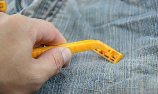 Image Credits: wikihow.com/Make-a-Disposable-Razor-Last-Longer