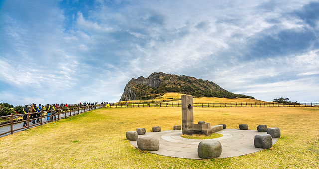 (Sunrise Peak Jeju, UNESCO World Natural Heritage Site, by Chingazo via Flickr)