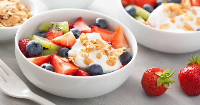 fruit-salad-with-yoghurt-and-oats