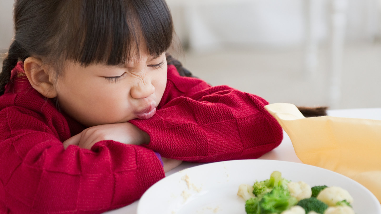 a child refusing to eat vegetables