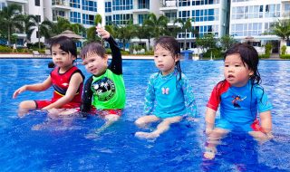 kids having their swimming lesson