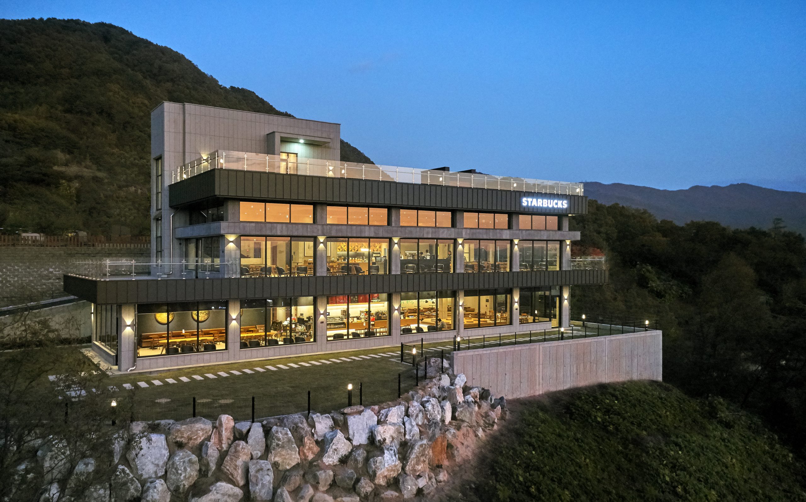 Chuncheon Gubongsan R Store_exterior